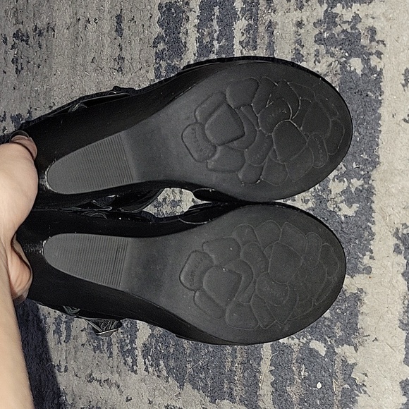 Kork-Ease Patent Leather Wedge Sandal - Picture 5 of 10